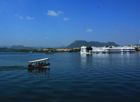 pichola lake udaipur